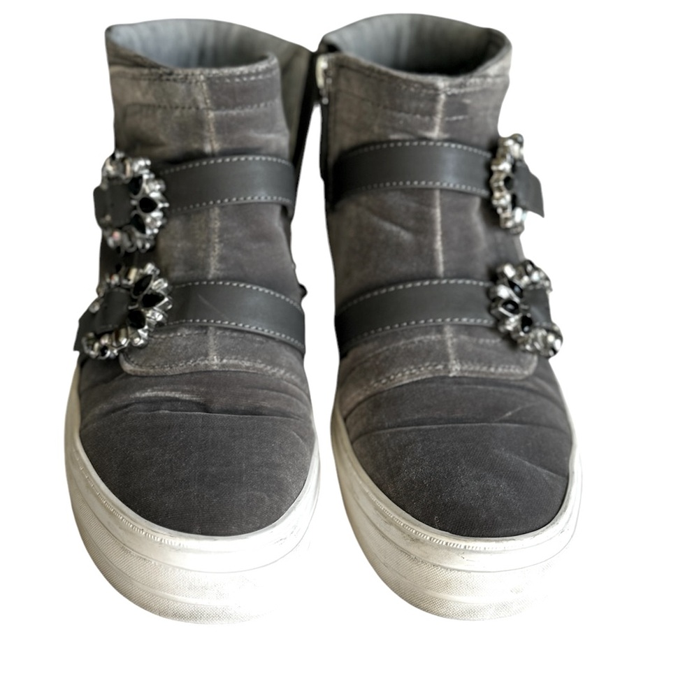 Gray velvet Nine West ankle boots embellished buckles Side zip womens 8 holiday